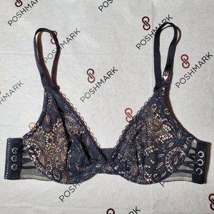 VS Very Sexy plunge bra. 32B NWT